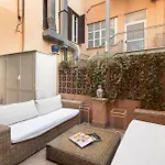 Urbannest Apartment