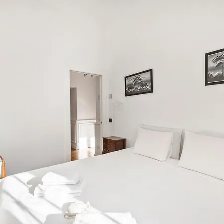 Urbannest Apartment *