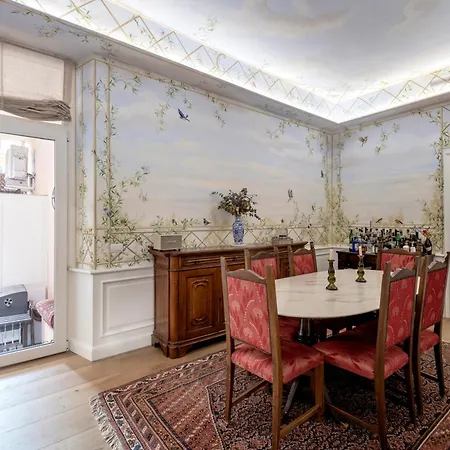 Urbannest Apartment *