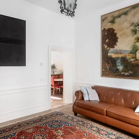 Апартаменты Urbannest *